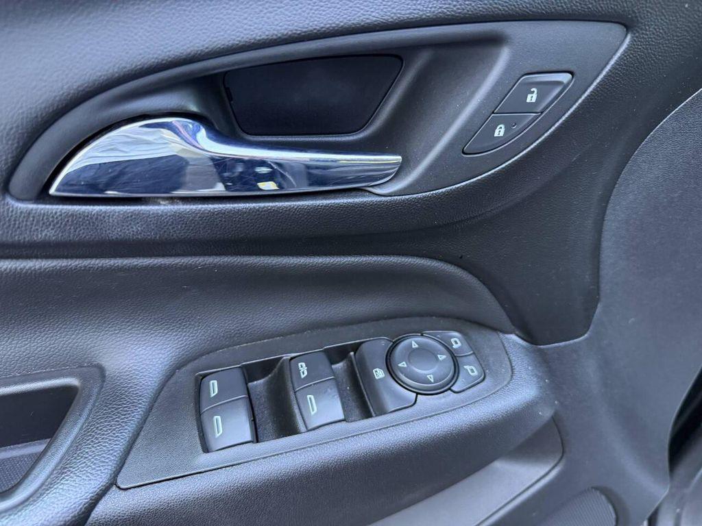 used 2022 Chevrolet Equinox car, priced at $18,999