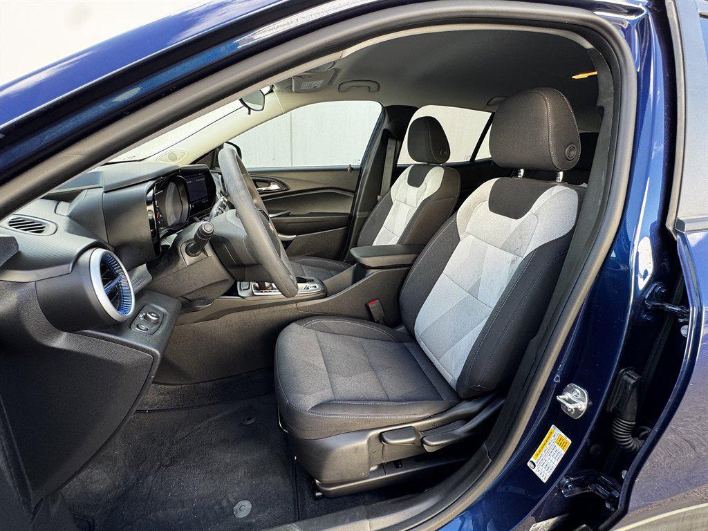 used 2024 Chevrolet Trax car, priced at $14,990
