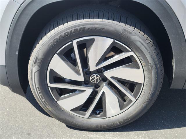 new 2024 Volkswagen Atlas car, priced at $43,963