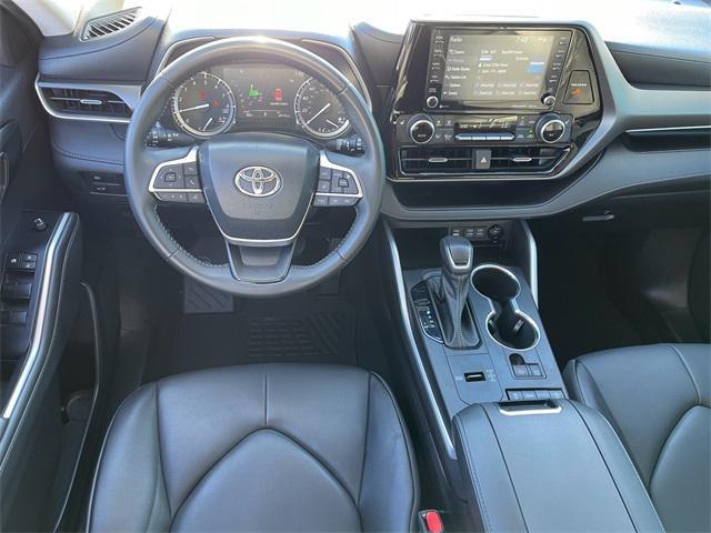 used 2022 Toyota Highlander car, priced at $35,900