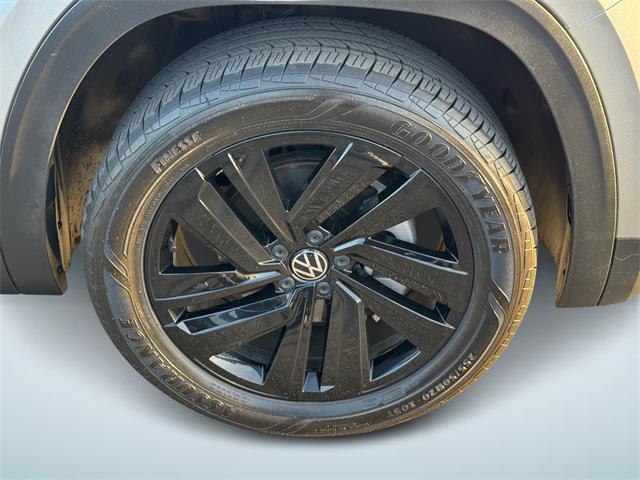 used 2022 Volkswagen Atlas Cross Sport car, priced at $27,400