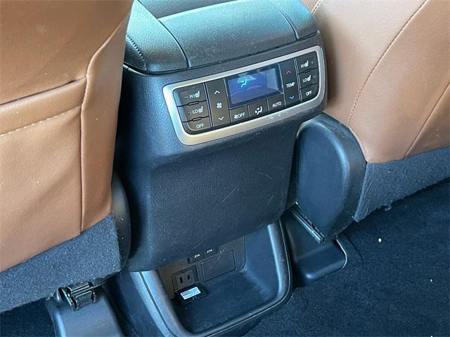 used 2019 Toyota Highlander Hybrid car, priced at $31,900