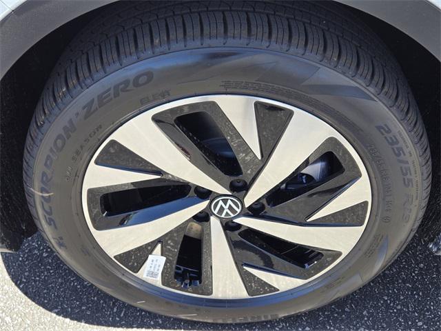 new 2024 Volkswagen ID.4 car, priced at $40,650
