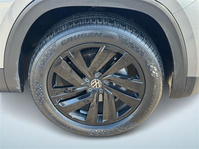 used 2022 Volkswagen Atlas Cross Sport car, priced at $25,900