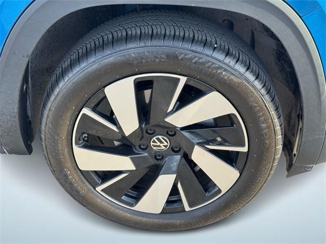 used 2024 Volkswagen Atlas Cross Sport car, priced at $37,400