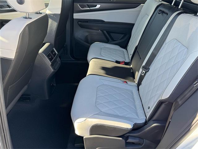 new 2025 Volkswagen Atlas Cross Sport car