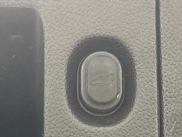 used 2017 Chevrolet Suburban car, priced at $31,000