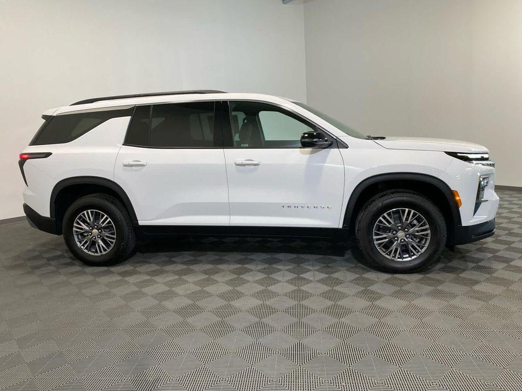 new 2026 Chevrolet Traverse car, priced at $43,910