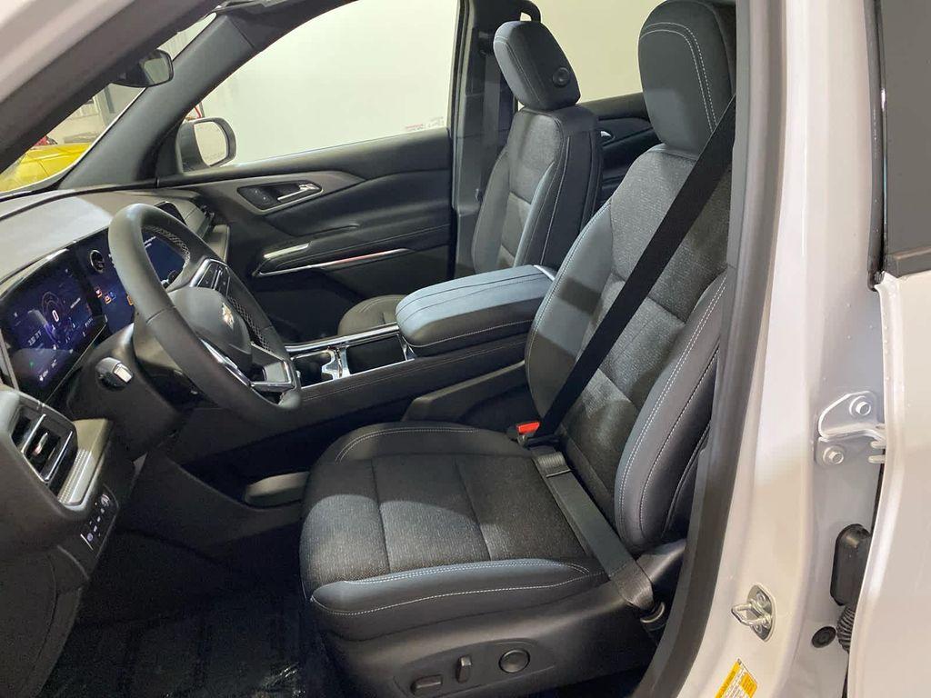 new 2026 Chevrolet Traverse car, priced at $43,910