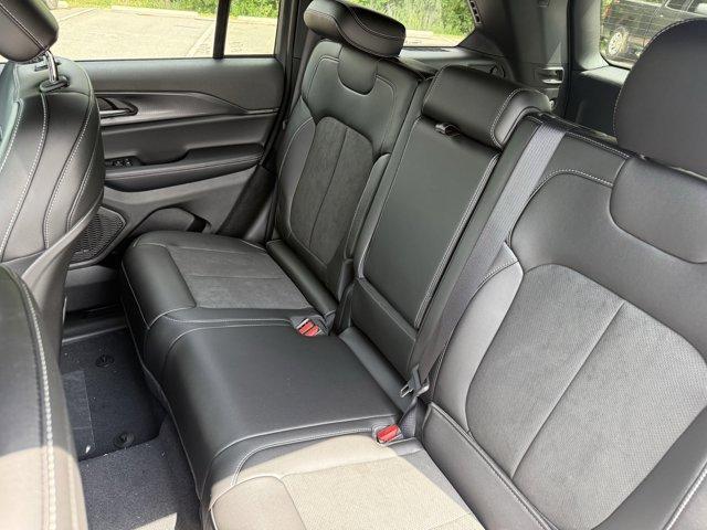 new 2025 Jeep Grand Cherokee car, priced at $40,578