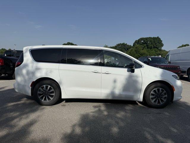 new 2025 Chrysler Pacifica Hybrid car, priced at $50,595