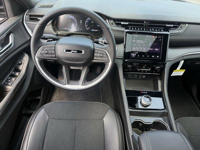 new 2025 Jeep Grand Cherokee car, priced at $46,175