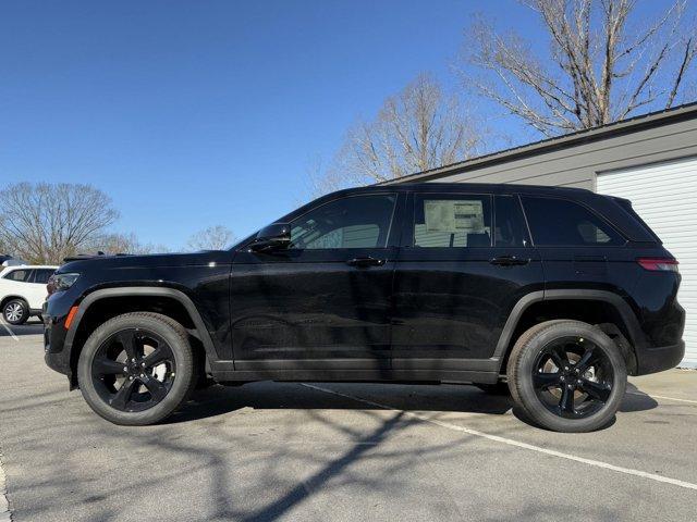 new 2025 Jeep Grand Cherokee car, priced at $45,031