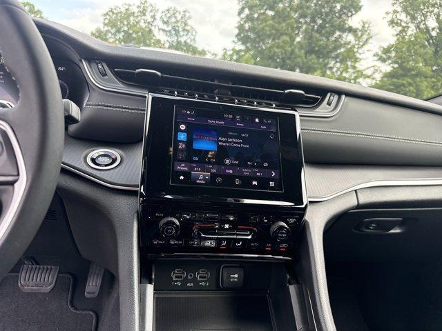 new 2025 Jeep Grand Cherokee car, priced at $42,415