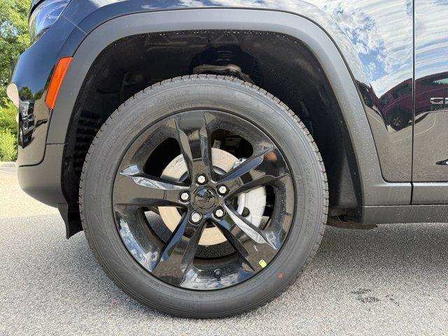 new 2025 Jeep Grand Cherokee car, priced at $45,238