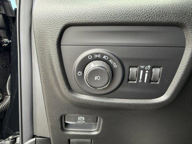 new 2025 Jeep Grand Cherokee car, priced at $45,238