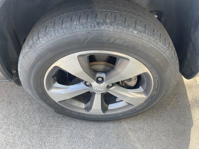 used 2021 Jeep Cherokee car, priced at $23,990