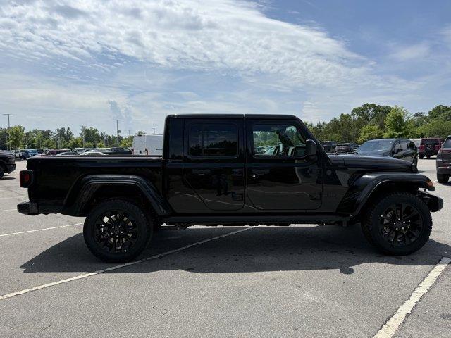 new 2025 Jeep Gladiator car, priced at $42,121