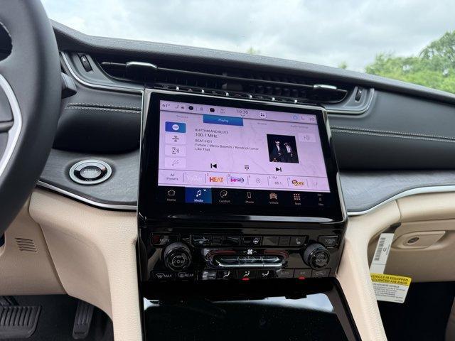 new 2025 Jeep Grand Cherokee car, priced at $43,892