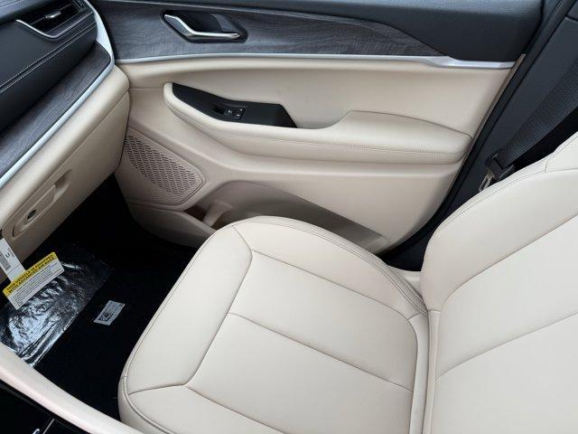 new 2025 Jeep Grand Cherokee car, priced at $43,892