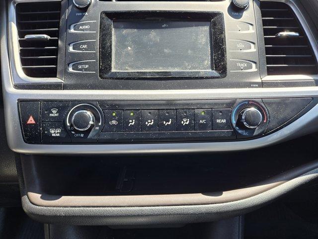 used 2019 Toyota Highlander car, priced at $21,490