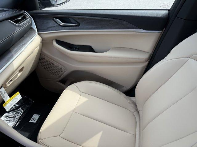 new 2025 Jeep Grand Cherokee car, priced at $42,538