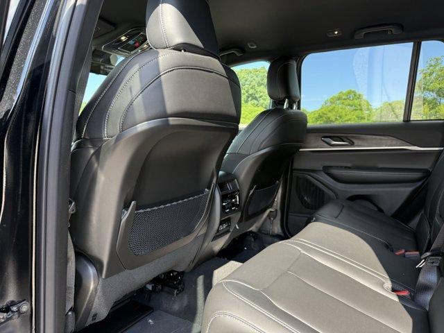 new 2025 Jeep Grand Cherokee car, priced at $45,238