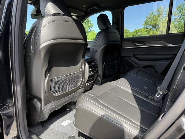 new 2025 Jeep Grand Cherokee car, priced at $45,720
