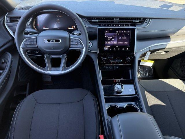new 2025 Jeep Grand Cherokee car, priced at $40,375