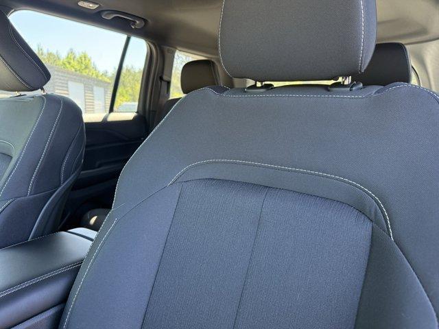 new 2025 Jeep Grand Cherokee car, priced at $40,375
