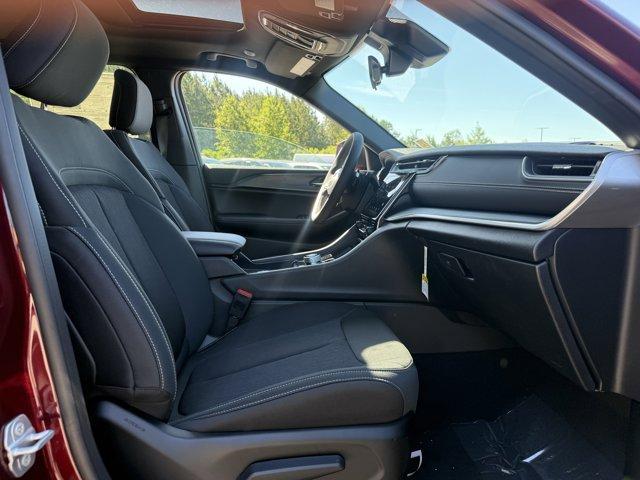 new 2025 Jeep Grand Cherokee car, priced at $40,375