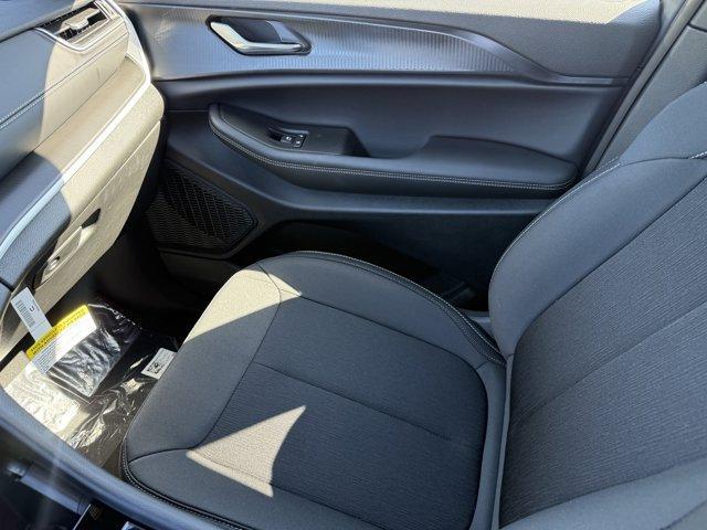 new 2025 Jeep Grand Cherokee car, priced at $40,375