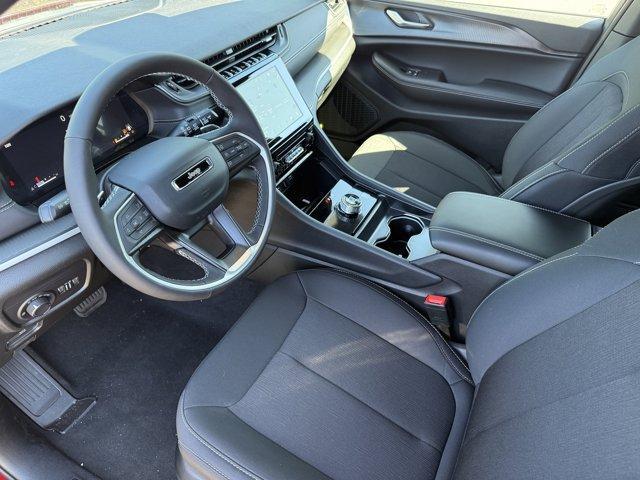 new 2025 Jeep Grand Cherokee car, priced at $40,375