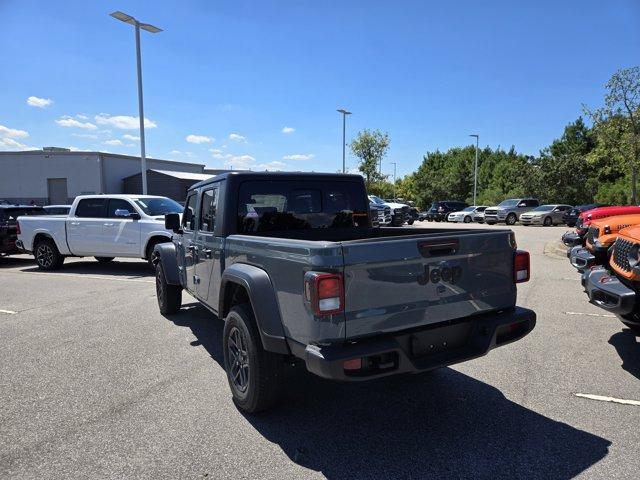 new 2025 Jeep Gladiator car, priced at $41,452