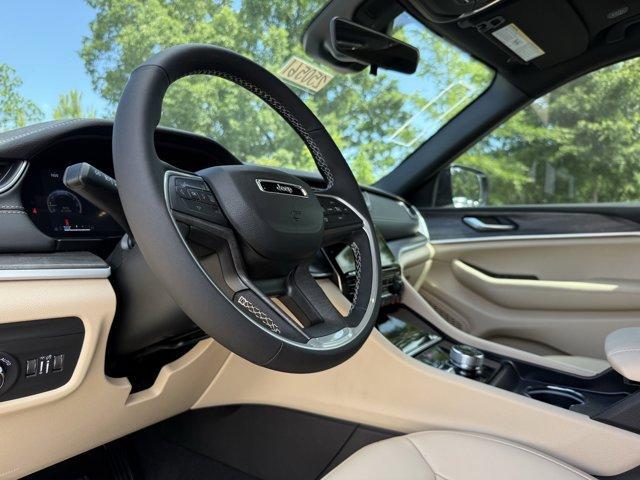 new 2025 Jeep Grand Cherokee car, priced at $48,371