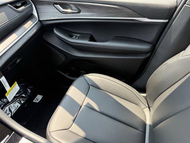 new 2025 Jeep Grand Cherokee car, priced at $45,495