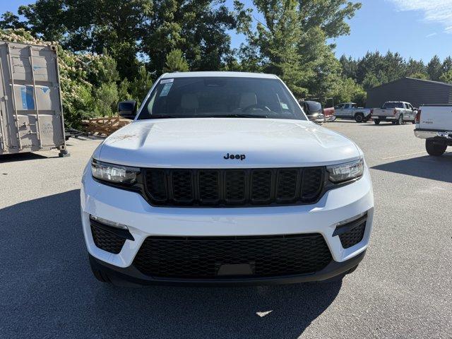 new 2025 Jeep Grand Cherokee car, priced at $47,625