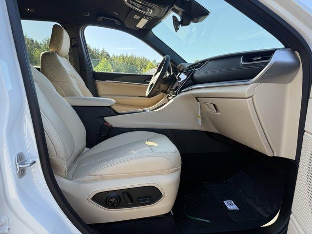 new 2025 Jeep Grand Cherokee car, priced at $47,625