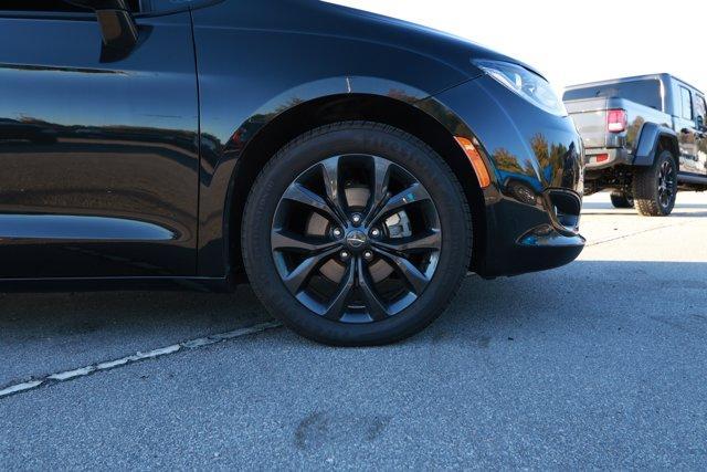 used 2020 Chrysler Pacifica car, priced at $17,990