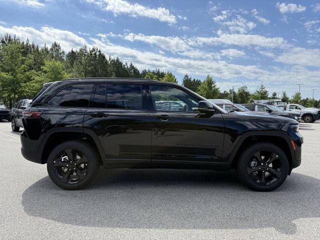 new 2025 Jeep Grand Cherokee car, priced at $43,126