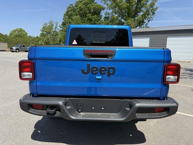 new 2025 Jeep Gladiator car, priced at $41,678