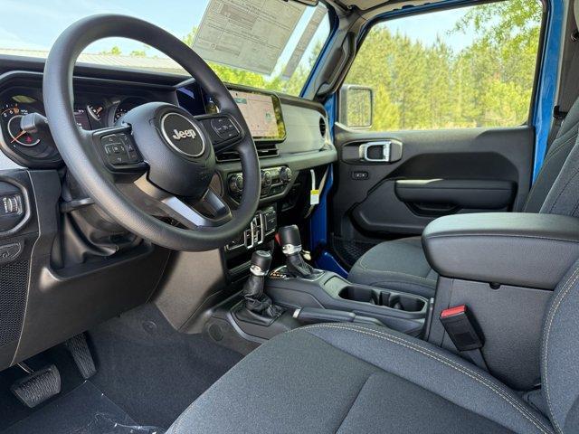 new 2025 Jeep Gladiator car, priced at $41,678