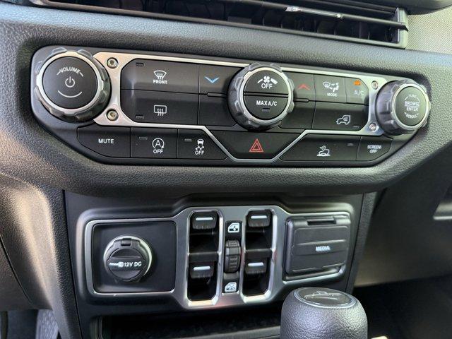 new 2025 Jeep Gladiator car, priced at $41,678