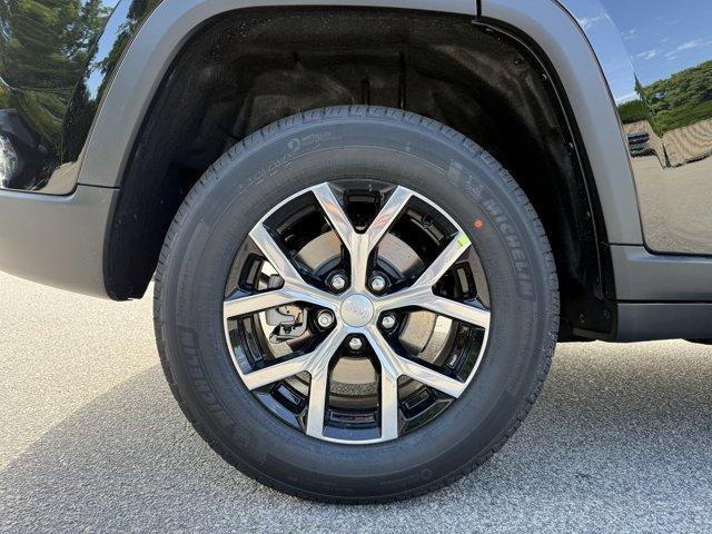 new 2025 Jeep Grand Cherokee car, priced at $42,933