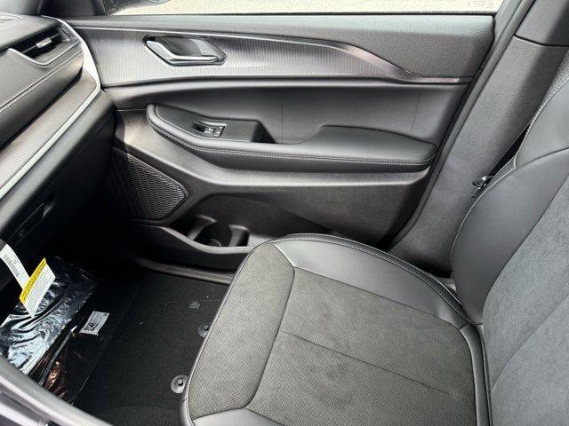 new 2025 Jeep Grand Cherokee car, priced at $42,168