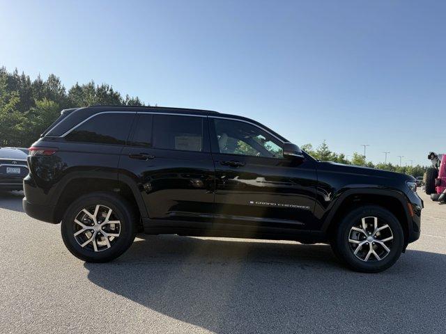 new 2025 Jeep Grand Cherokee car, priced at $46,490