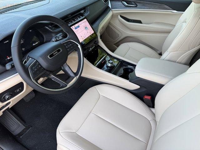 new 2025 Jeep Grand Cherokee car, priced at $46,490