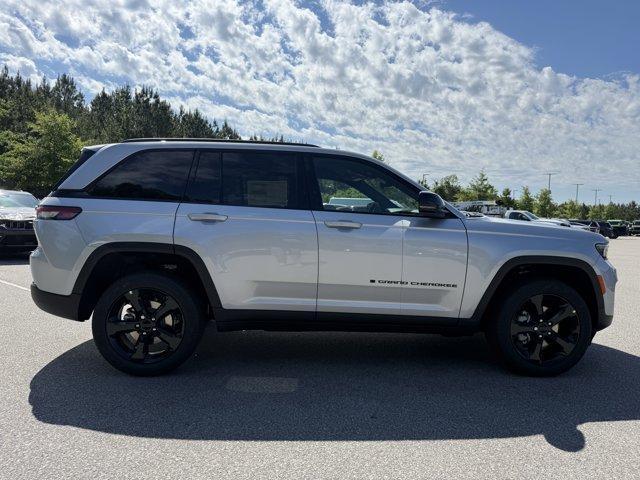 new 2025 Jeep Grand Cherokee car, priced at $44,396
