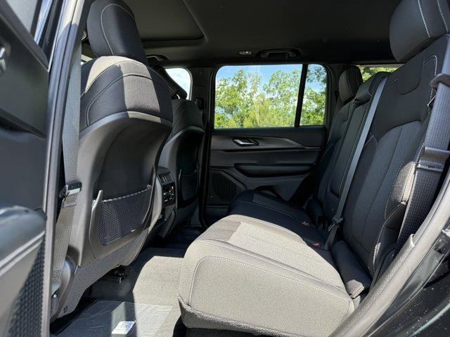 new 2025 Jeep Grand Cherokee car, priced at $40,375