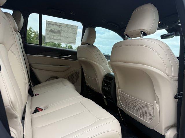 new 2025 Jeep Grand Cherokee car, priced at $42,429